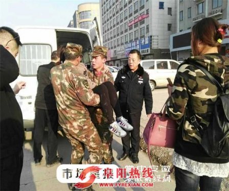 孕妇高速遭车祸羊水破裂 民警武警上演生死时速