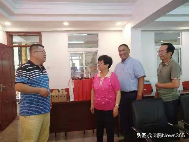 祥源颍淮旅游开发公司总经理赵强到颍泉区老年协会看望慰问
