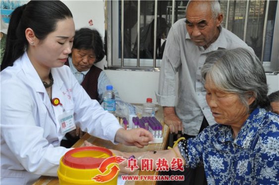 临泉县土陂乡李集村  为贫困户免费体检 助力健康扶贫
