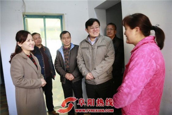 融融暖阳化寒冬 市领导走访慰问阜阳华联困难职工