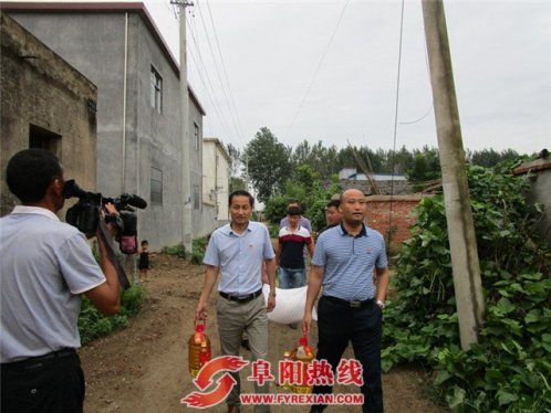 界首市顾集镇：走访慰问群众  传递温暖关怀