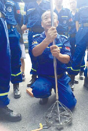 一个傻子带着一群疯子？ “阜阳蓝天”欲向全国免费推广救援装备