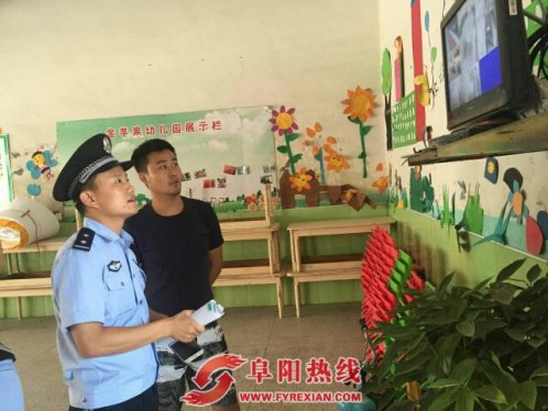 阜阳颍州公安分局三塔派出所开展秋季校园安全大检查