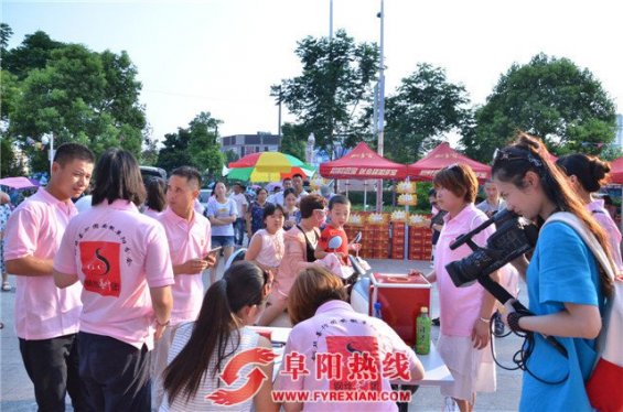 阜阳15家爱心企业义卖  捐助7岁白血病患儿李俊熙
