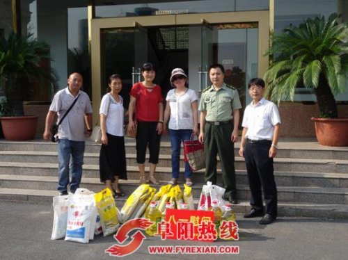 颍州区农广校到区人武部开展双拥慰问活动