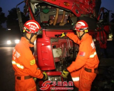 疑疲劳驾驶两车迎面相撞  两车司机无生命危险