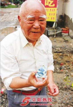 阜阳光华街改造路基被挖开 挖出的瓷片或为唐代白瓷(图)