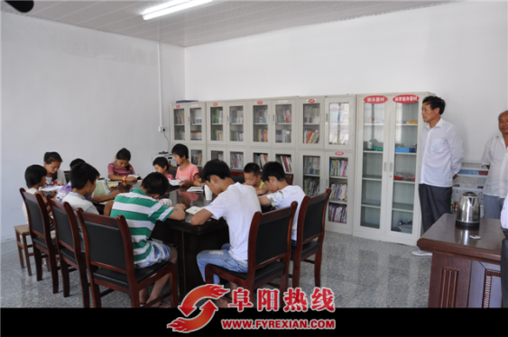 乡镇教师为留守儿童开展丰富多彩的暑期活动