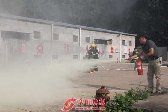 界首光武派出所开展消防演练
