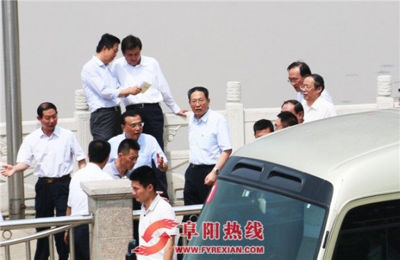 李克强抵达阜南王家坝视察淮河防汛