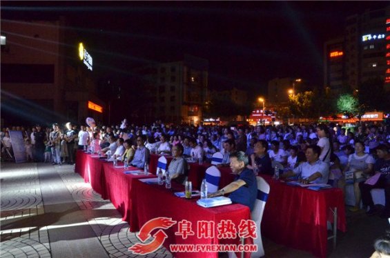 临泉县韦小庄周末大舞台推介仪式暨杂技专场演出在阜阳举行
