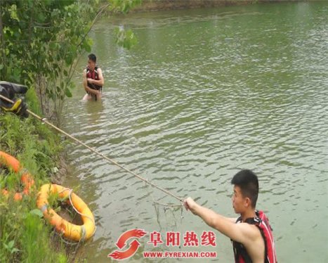 太和两人下河张网捉鱼 1人溺亡