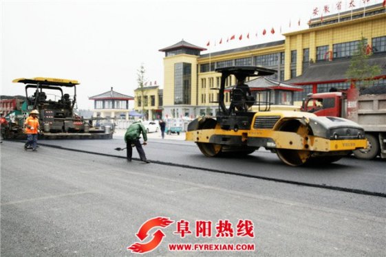 界首市城区两条道路实现“白改黑”