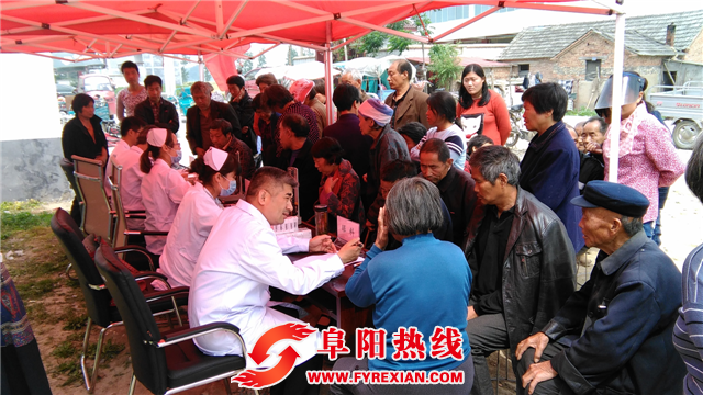 阜阳市总工会开展劳模义诊服务