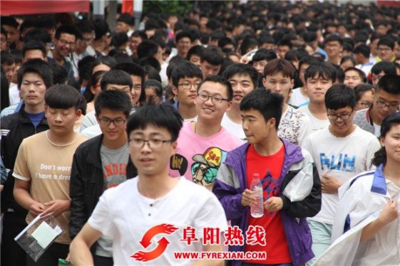 界首4070名考生走进考场