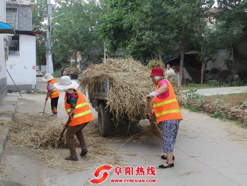 界首西城网格化清理秸秆无死角