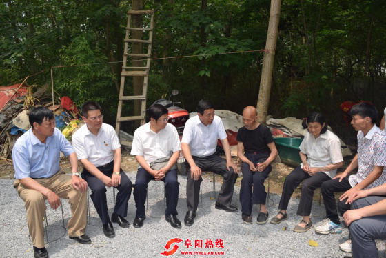 柳廷峰到阜南县王店孜乡看望慰问毕怀彬家人