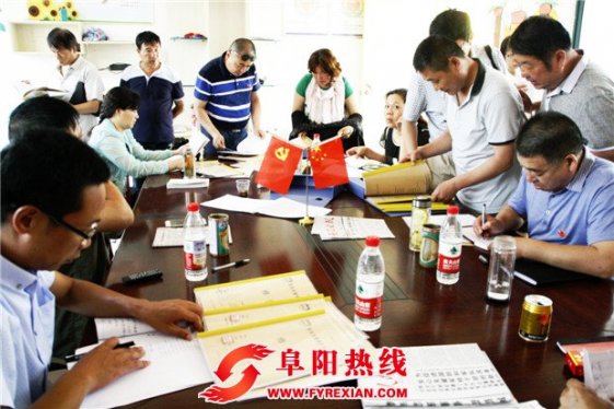 党员干部下乡“走亲戚”扶贫济困