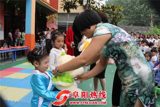 界首光武镇喜庆“六一”儿童节