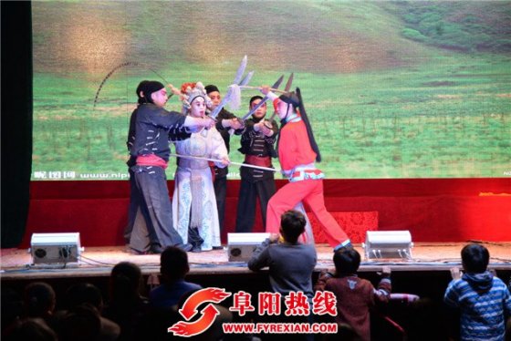 界首市:民营剧团免费送戏到社区
