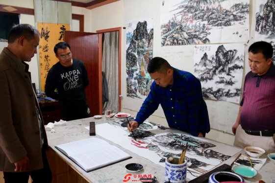 当代前卫水墨画家韩伟华做客太和文化艺术交流中心