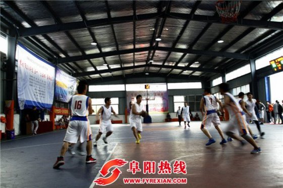 职工篮球赛    ”五一”展身手