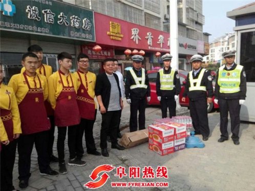 界首爱心企业慰问城区一线执勤交警