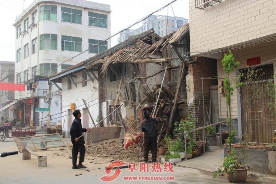 界首西城及时排除一处房屋安全隐患