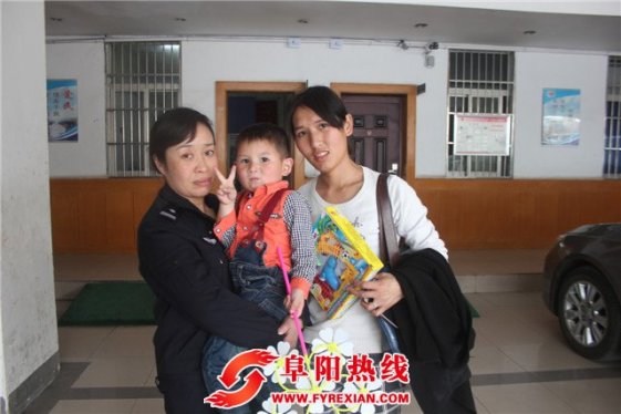 民警及时帮走失男童找到妈妈