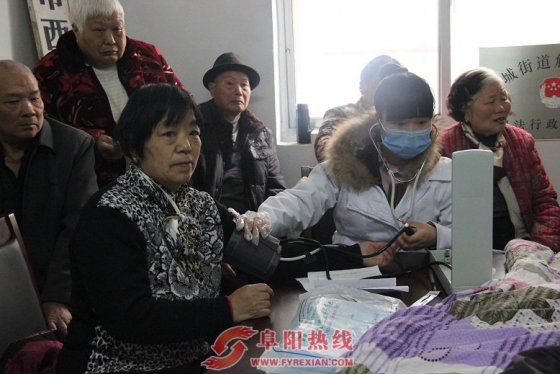 界首西城：关爱老人健康免费体检进社区