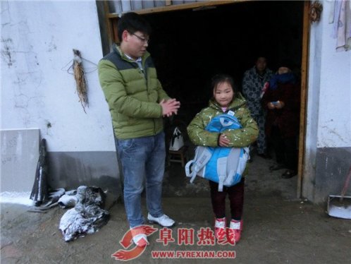 界首市舒庄镇：寒冬送棉衣，真情暖人心
