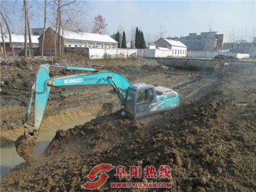 界首市新马集镇冬季挖塘“清水”美环境