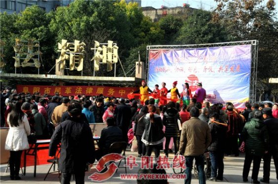 阜阳颍州区“12·4”国家宪法日法治宣传文艺演出走进社区