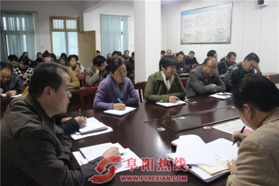 界首西城街道组织学习十八届五中全会精神