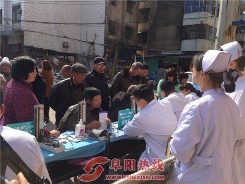 阜阳二院到阜南县三院和市安居工程广场开展结核病日宣传义诊活动