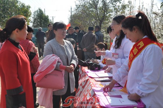 界首市卫计委系统赴邴集乡开展义诊宣传咨询活动