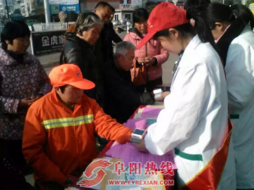 首市西城办新阳社区开展学雷锋见行动活动