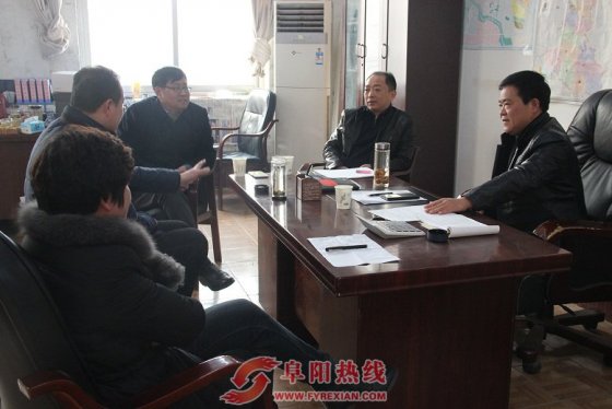 界首市市领导应鹏飞主持召开明珠公园改扩建项目征迁调度会