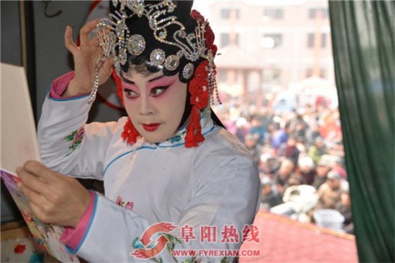 界首市:送戏进万村  百姓乐开怀