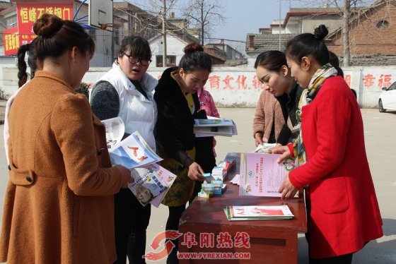 界首西城开展“庆三八妇女节、关爱女性健康”宣传咨询活动
