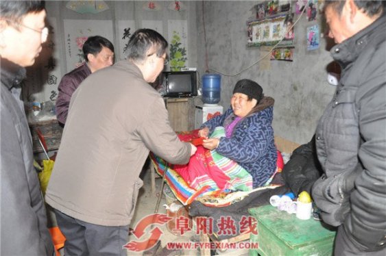阜阳国寿情系困难群众