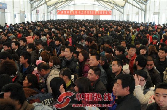 节后首次客流高峰来临 阜阳火车站积极应对大风天气