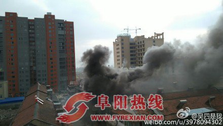 阜阳市颍汇大市场内一幢三层建筑突发大火