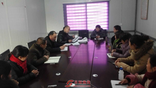 新阳社区积极组织两委和计生专干《人口与计划生育条例》