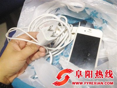 北京男子给iphone4充电时遭电击