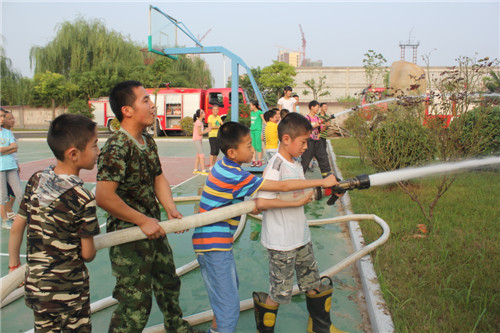 消防教育从小抓起——高新大队积极组织“暑期消防夏令营” 活动