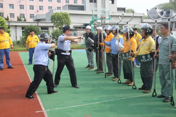 上海铁路局阜阳北站地区内部单位开展反恐防暴应急演练